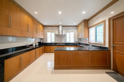 7BR Grand Pool Villa in heart Patong – Foto 5